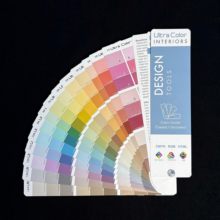 Pantonera Ultra Color Interiors con paleta de colores para decoración y diseño de interiores