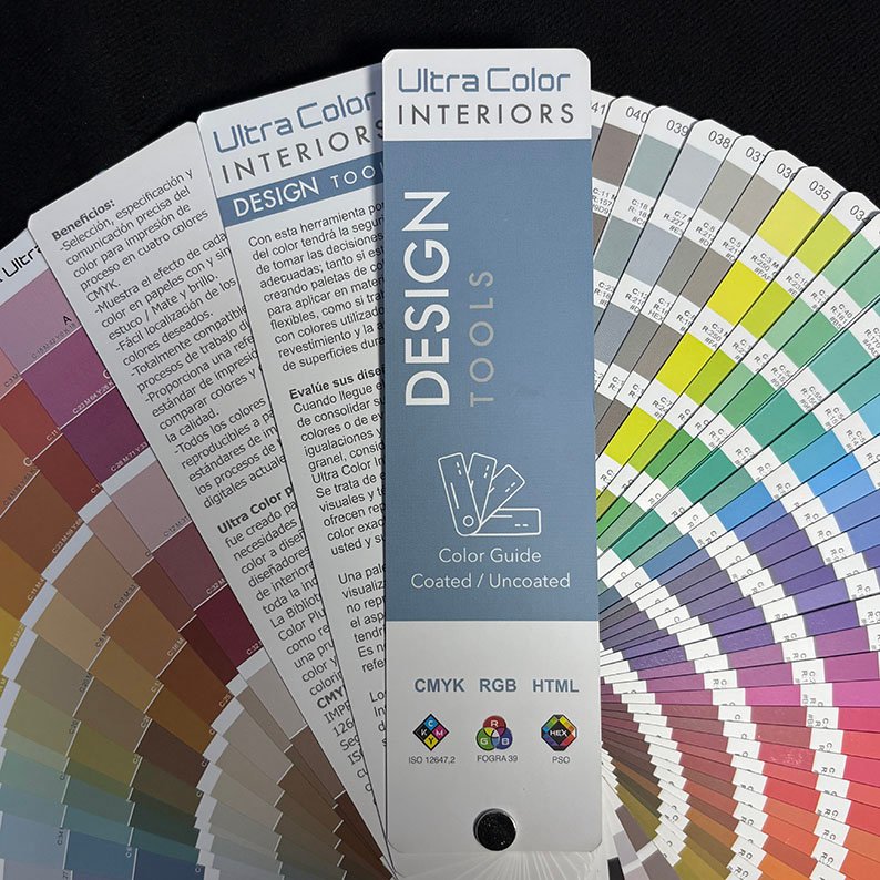 Pantonera Ultra Color Interiors con paleta de colores para decoración y diseño de interiores